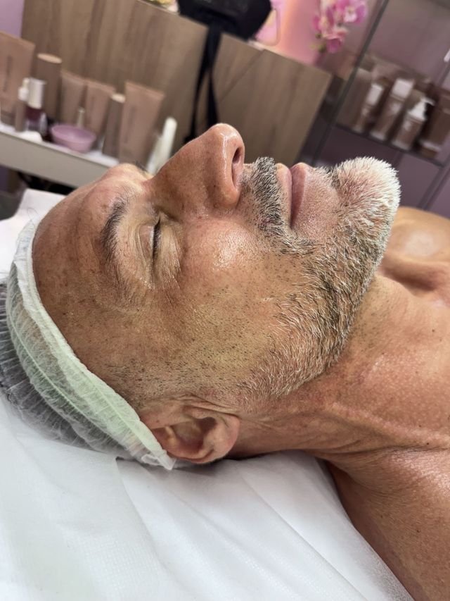 limpieza facial profunda hombre